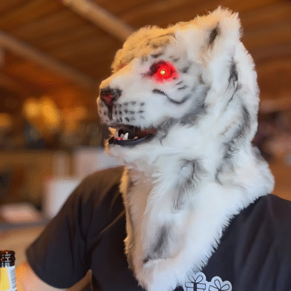 Volkop masker tijger wit lichtgevende ogen