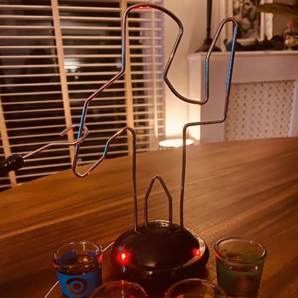 Drankspel &apos;Hot wire&apos;